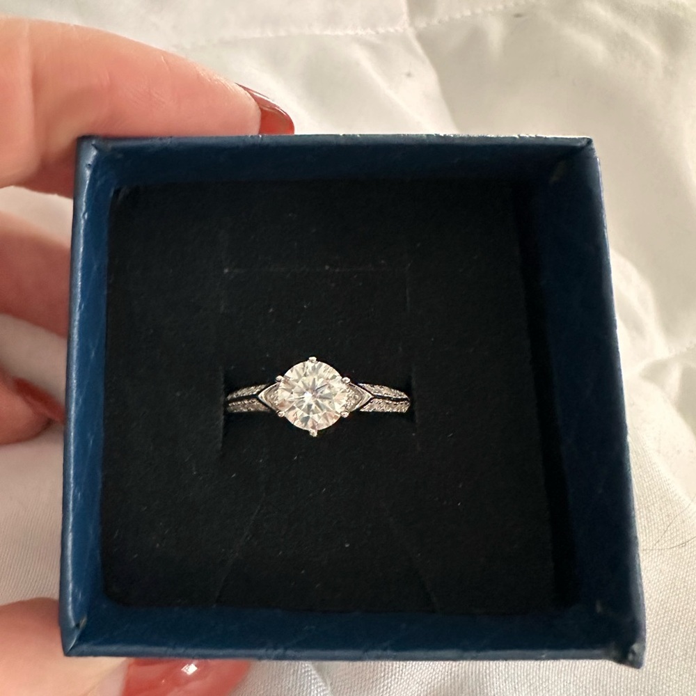 Moissanite - 1 Carat